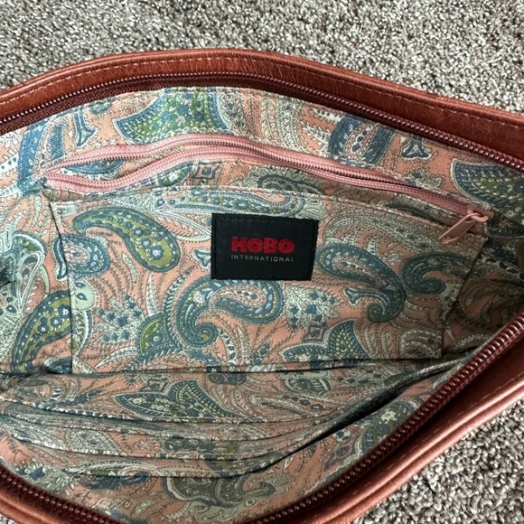 HOBO International Vintage Brown Ruched Leather Wristlet Clutch EUC - Picture 6 of 6